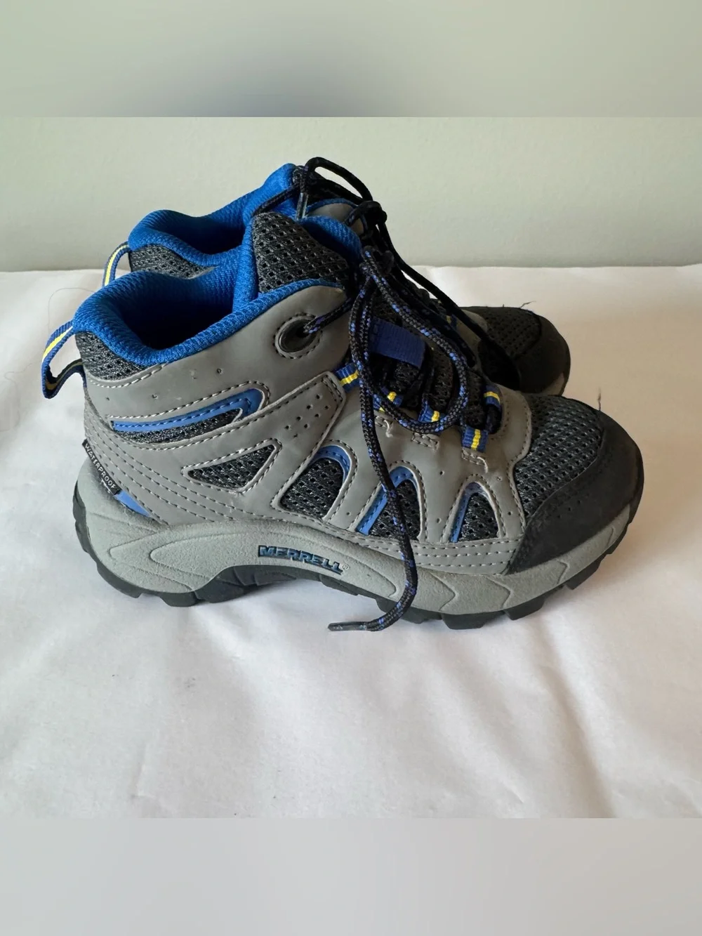 MERRELL Size 11 Boys or Girls Waterproof Hiking Boots